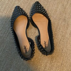 Spiked flats